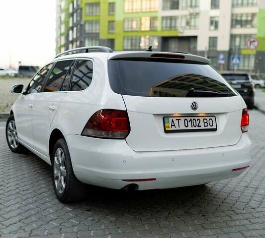 Белый Фольксваген Гольф, объемом двигателя 1.6 л и пробегом 268 тыс. км за 6300 $, фото 4 на Automoto.ua