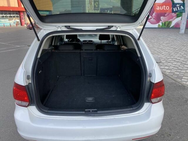 Белый Фольксваген Гольф, объемом двигателя 1.6 л и пробегом 289 тыс. км за 6350 $, фото 11 на Automoto.ua