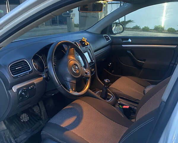 Белый Фольксваген Гольф, объемом двигателя 1.6 л и пробегом 300 тыс. км за 6100 $, фото 6 на Automoto.ua