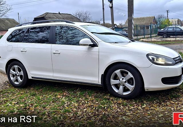 Белый Фольксваген Гольф, объемом двигателя 1.6 л и пробегом 256 тыс. км за 7550 $, фото 1 на Automoto.ua