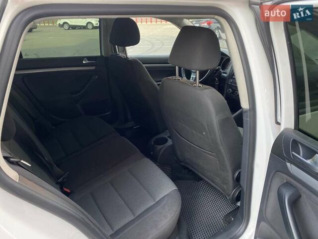 Белый Фольксваген Гольф, объемом двигателя 1.6 л и пробегом 289 тыс. км за 6350 $, фото 12 на Automoto.ua