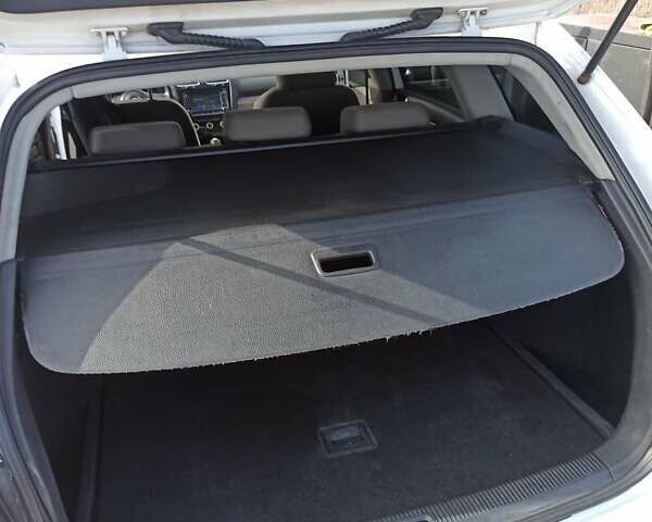 Білий Фольксваген Гольф, об'ємом двигуна 1.6 л та пробігом 380 тис. км за 5000 $, фото 9 на Automoto.ua