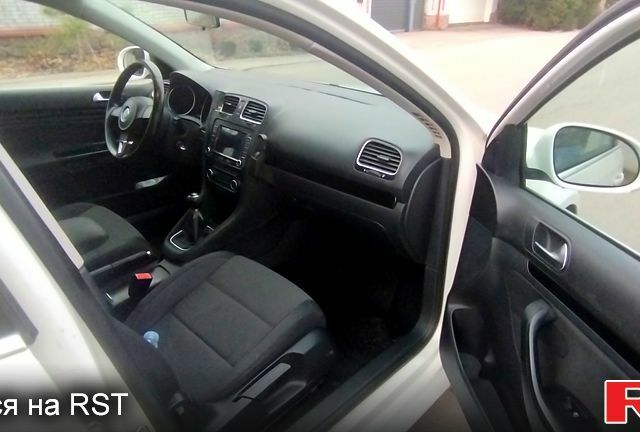 Белый Фольксваген Гольф, объемом двигателя 1.6 л и пробегом 243 тыс. км за 7900 $, фото 7 на Automoto.ua