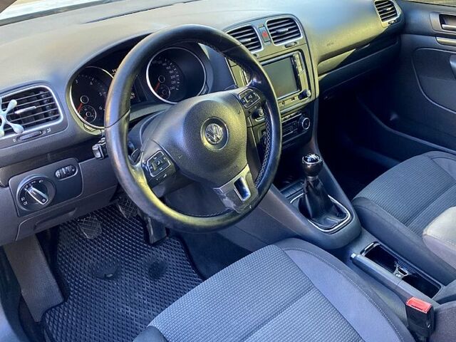 Білий Фольксваген Гольф, об'ємом двигуна 1.6 л та пробігом 381 тис. км за 8000 $, фото 6 на Automoto.ua