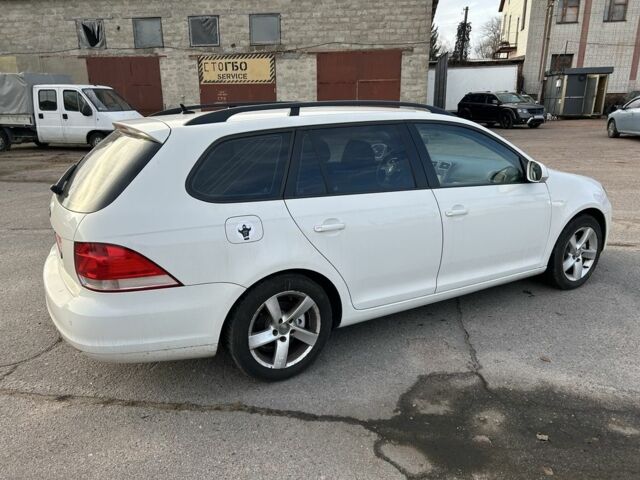 Білий Фольксваген Гольф, об'ємом двигуна 1.4 л та пробігом 215 тис. км за 6799 $, фото 2 на Automoto.ua