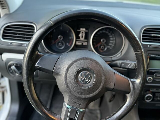 Белый Фольксваген Гольф, объемом двигателя 1.6 л и пробегом 252 тыс. км за 8000 $, фото 11 на Automoto.ua