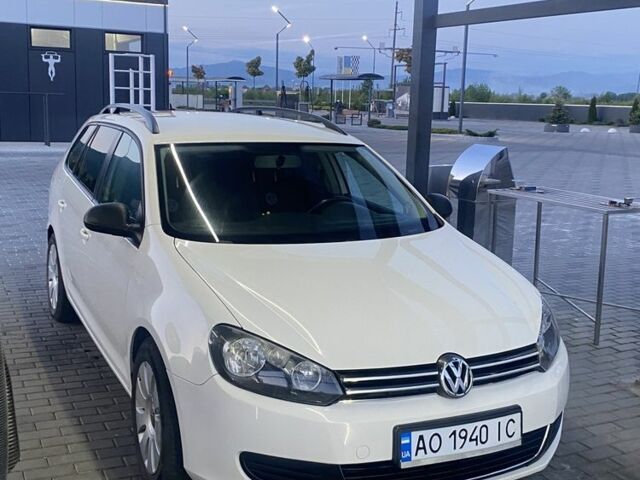 Белый Фольксваген Гольф, объемом двигателя 1.6 л и пробегом 240 тыс. км за 6100 $, фото 1 на Automoto.ua