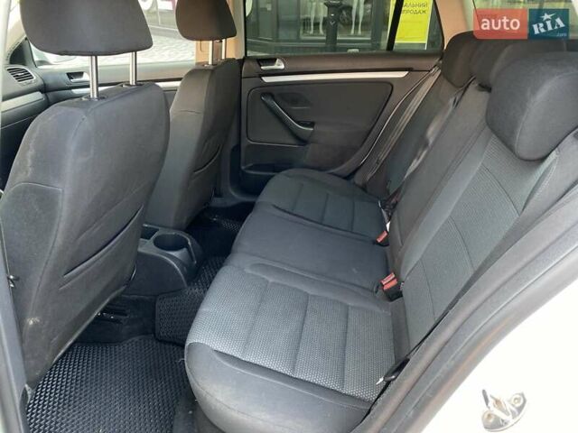 Белый Фольксваген Гольф, объемом двигателя 1.6 л и пробегом 289 тыс. км за 6350 $, фото 8 на Automoto.ua