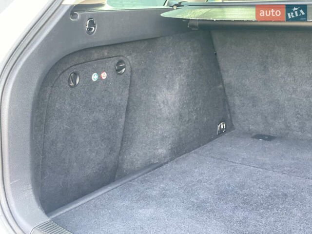 Білий Фольксваген Гольф, об'ємом двигуна 1.6 л та пробігом 235 тис. км за 9100 $, фото 53 на Automoto.ua