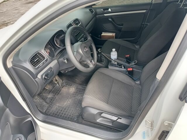 Белый Фольксваген Гольф, объемом двигателя 1.6 л и пробегом 295 тыс. км за 7500 $, фото 2 на Automoto.ua