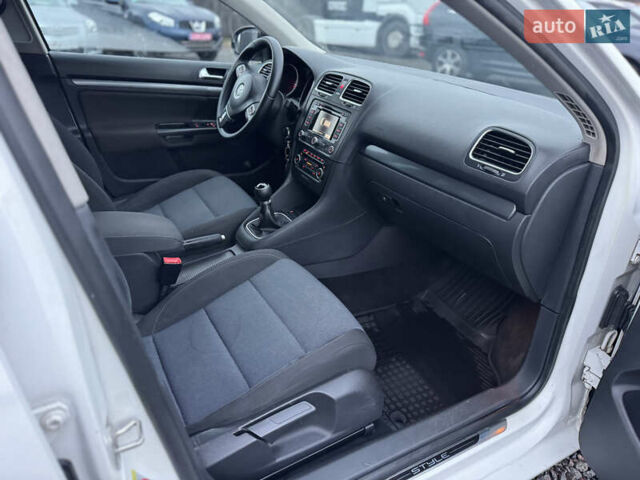 Белый Фольксваген Гольф, объемом двигателя 1.6 л и пробегом 279 тыс. км за 6950 $, фото 30 на Automoto.ua