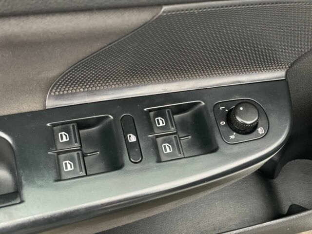 Білий Фольксваген Гольф, об'ємом двигуна 1.6 л та пробігом 292 тис. км за 6999 $, фото 8 на Automoto.ua