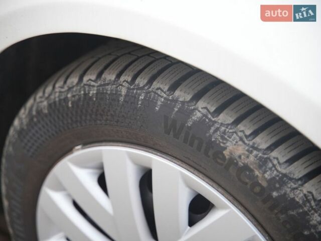 Білий Фольксваген Гольф, об'ємом двигуна 1.2 л та пробігом 217 тис. км за 5950 $, фото 11 на Automoto.ua