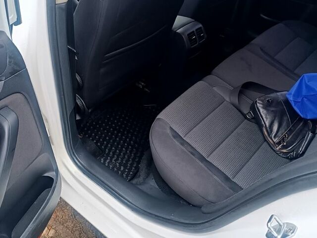 Белый Фольксваген Гольф, объемом двигателя 1.4 л и пробегом 218 тыс. км за 6600 $, фото 5 на Automoto.ua