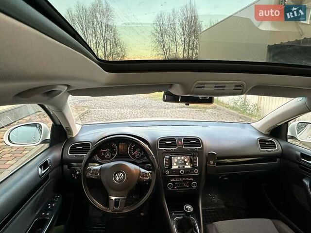 Білий Фольксваген Гольф, об'ємом двигуна 1.6 л та пробігом 241 тис. км за 7650 $, фото 1 на Automoto.ua