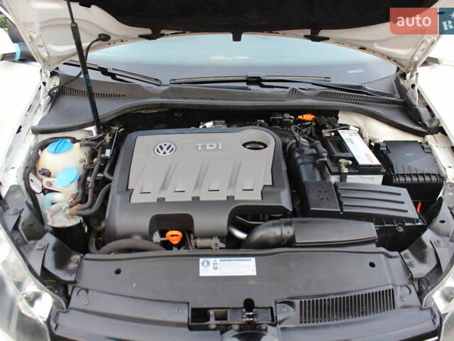 Белый Фольксваген Гольф, объемом двигателя 1.97 л и пробегом 329 тыс. км за 8250 $, фото 14 на Automoto.ua