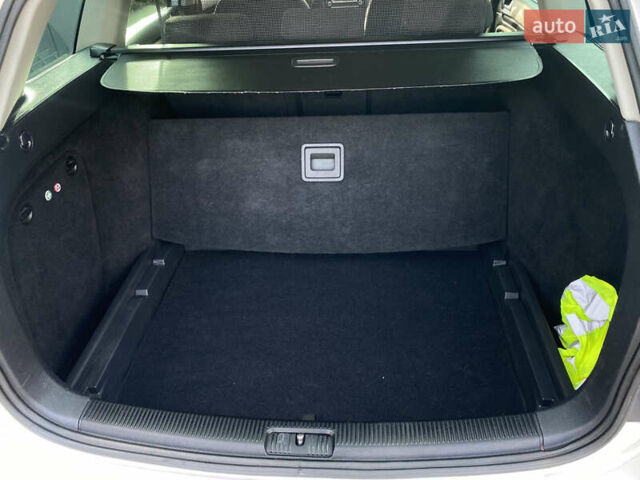 Білий Фольксваген Гольф, об'ємом двигуна 1.6 л та пробігом 235 тис. км за 9100 $, фото 51 на Automoto.ua