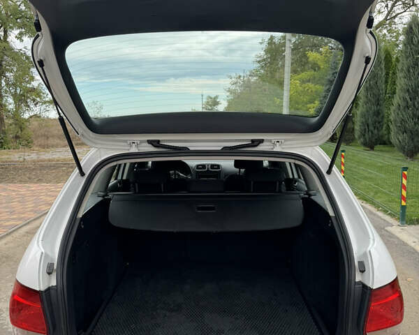 Белый Фольксваген Гольф, объемом двигателя 1.6 л и пробегом 246 тыс. км за 8100 $, фото 5 на Automoto.ua