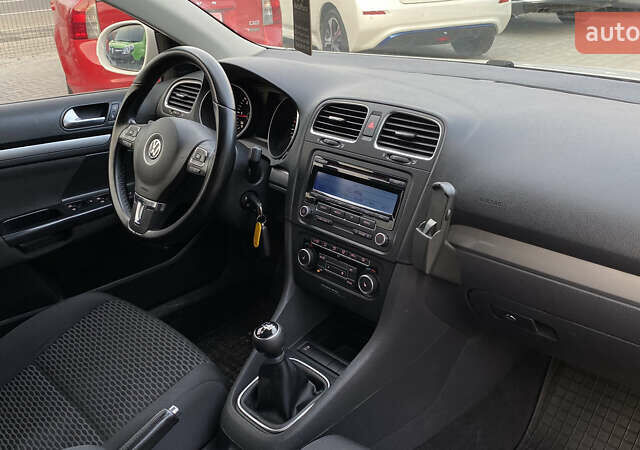 Белый Фольксваген Гольф, объемом двигателя 1.6 л и пробегом 220 тыс. км за 7099 $, фото 32 на Automoto.ua