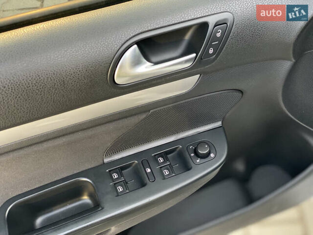 Белый Фольксваген Гольф, объемом двигателя 1.6 л и пробегом 220 тыс. км за 7099 $, фото 45 на Automoto.ua