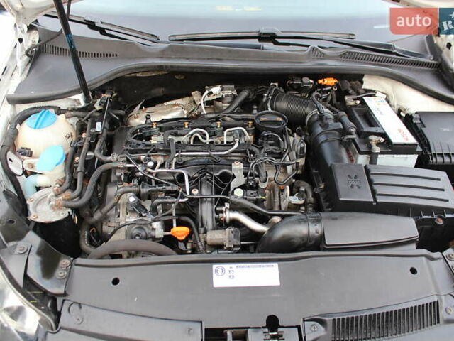 Белый Фольксваген Гольф, объемом двигателя 1.97 л и пробегом 329 тыс. км за 8250 $, фото 15 на Automoto.ua