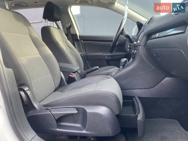 Білий Фольксваген Гольф, об'ємом двигуна 1.6 л та пробігом 235 тис. км за 9100 $, фото 41 на Automoto.ua