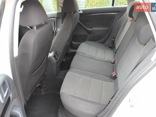 Белый Фольксваген Гольф, объемом двигателя 1.97 л и пробегом 329 тыс. км за 8250 $, фото 8 на Automoto.ua