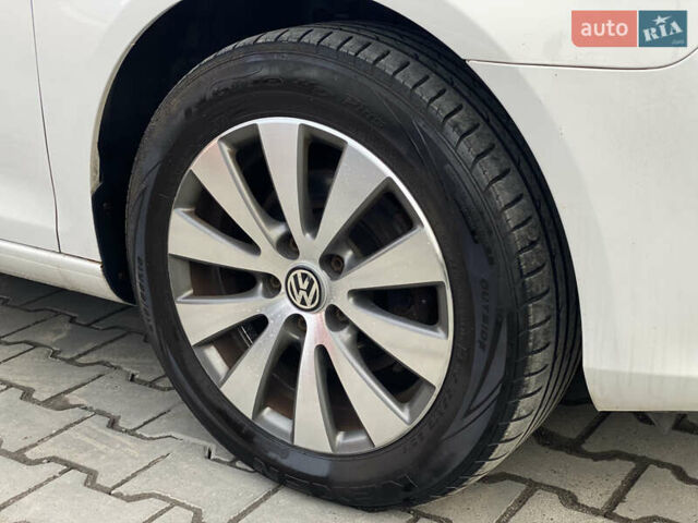Белый Фольксваген Гольф, объемом двигателя 1.6 л и пробегом 220 тыс. км за 7099 $, фото 15 на Automoto.ua
