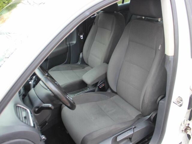 Білий Фольксваген Гольф, об'ємом двигуна 2 л та пробігом 254 тис. км за 6650 $, фото 10 на Automoto.ua