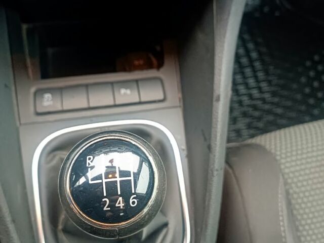 Белый Фольксваген Гольф, объемом двигателя 1.4 л и пробегом 218 тыс. км за 6600 $, фото 3 на Automoto.ua