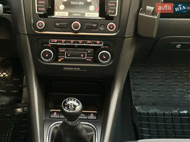 Білий Фольксваген Гольф, об'ємом двигуна 1.6 л та пробігом 241 тис. км за 7650 $, фото 25 на Automoto.ua