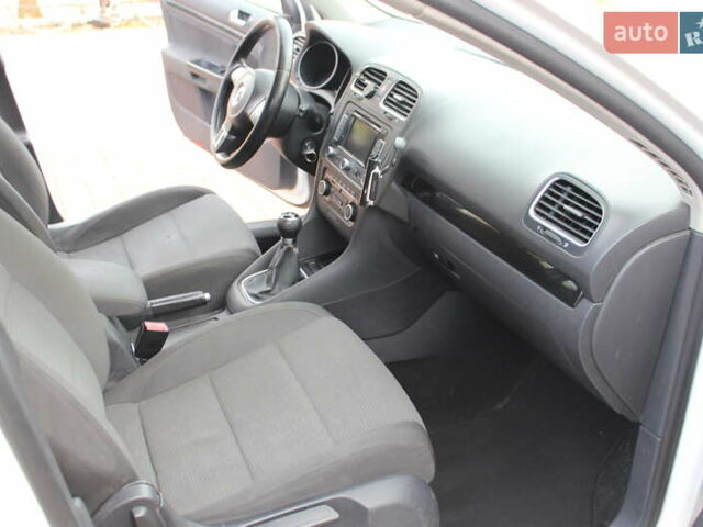 Белый Фольксваген Гольф, объемом двигателя 1.97 л и пробегом 329 тыс. км за 8250 $, фото 11 на Automoto.ua