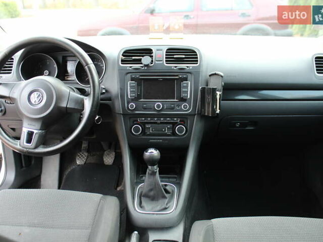 Белый Фольксваген Гольф, объемом двигателя 1.97 л и пробегом 329 тыс. км за 8250 $, фото 9 на Automoto.ua