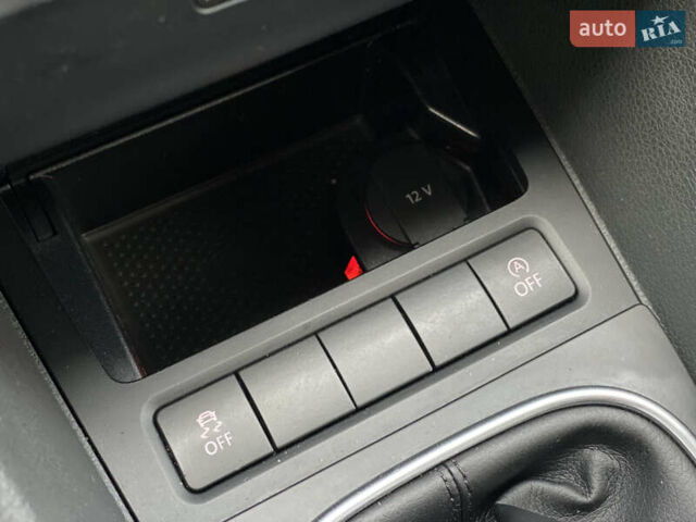 Белый Фольксваген Гольф, объемом двигателя 1.6 л и пробегом 220 тыс. км за 7099 $, фото 35 на Automoto.ua