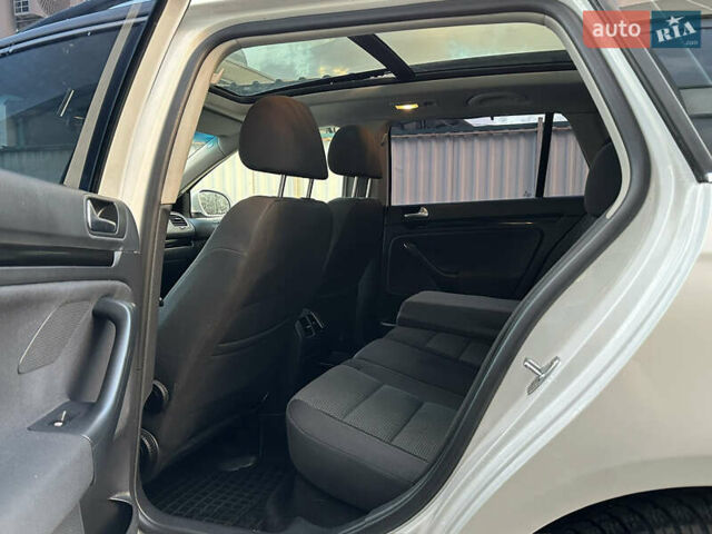 Білий Фольксваген Гольф, об'ємом двигуна 1.6 л та пробігом 241 тис. км за 7650 $, фото 23 на Automoto.ua