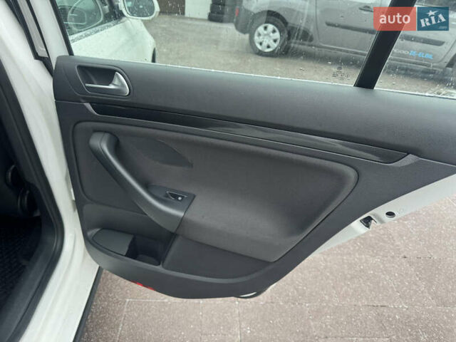 Белый Фольксваген Гольф, объемом двигателя 1.6 л и пробегом 180 тыс. км за 7700 $, фото 23 на Automoto.ua