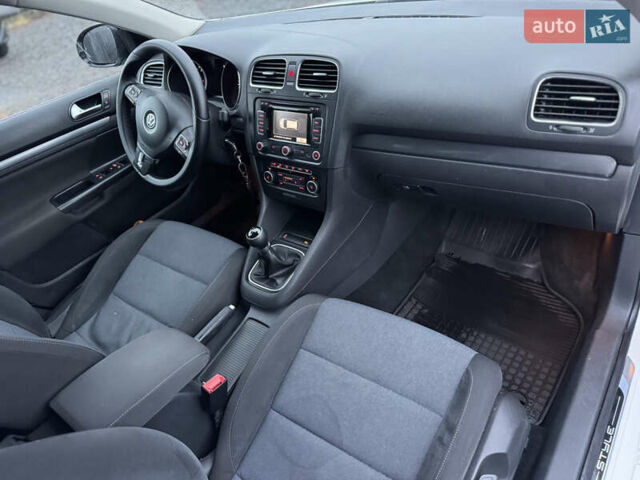 Белый Фольксваген Гольф, объемом двигателя 1.6 л и пробегом 279 тыс. км за 6950 $, фото 29 на Automoto.ua