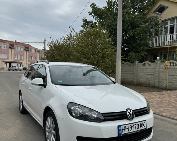 Белый Фольксваген Гольф, объемом двигателя 1.6 л и пробегом 246 тыс. км за 8100 $, фото 1 на Automoto.ua
