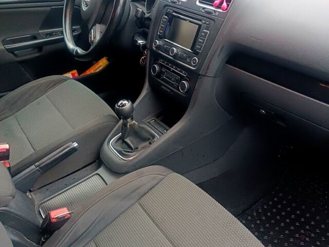 Белый Фольксваген Гольф, объемом двигателя 1.4 л и пробегом 218 тыс. км за 6600 $, фото 8 на Automoto.ua