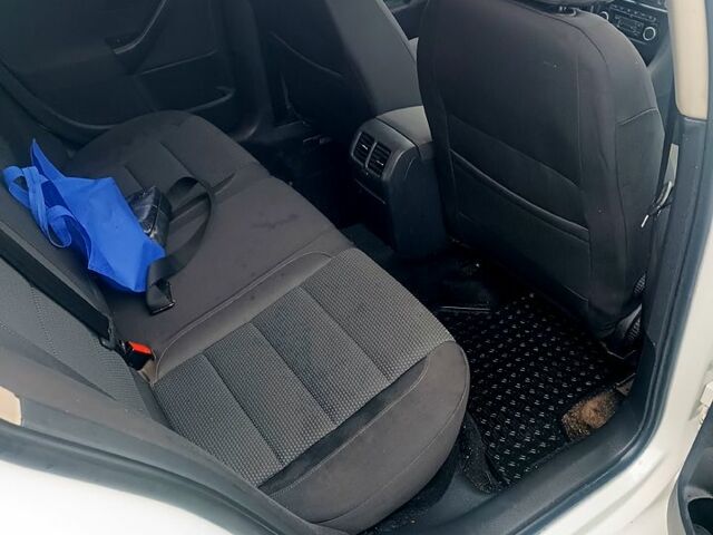 Белый Фольксваген Гольф, объемом двигателя 1.4 л и пробегом 218 тыс. км за 6600 $, фото 7 на Automoto.ua