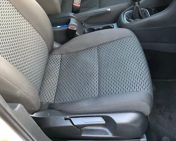 Белый Фольксваген Гольф, объемом двигателя 1.6 л и пробегом 290 тыс. км за 8200 $, фото 12 на Automoto.ua