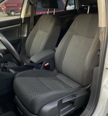 Белый Фольксваген Гольф, объемом двигателя 1.6 л и пробегом 220 тыс. км за 7099 $, фото 43 на Automoto.ua