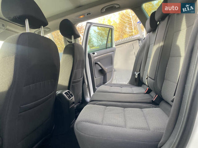 Білий Фольксваген Гольф, об'ємом двигуна 1.6 л та пробігом 235 тис. км за 9100 $, фото 35 на Automoto.ua