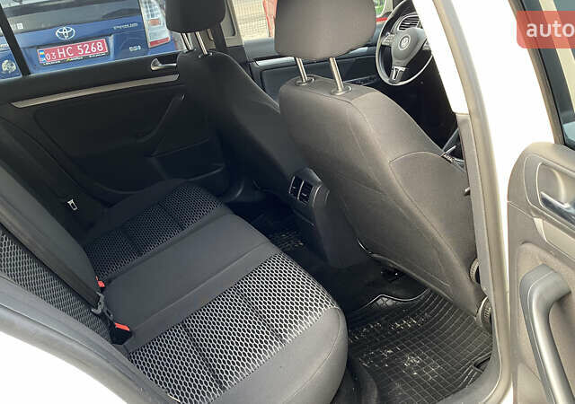 Белый Фольксваген Гольф, объемом двигателя 1.6 л и пробегом 220 тыс. км за 7099 $, фото 50 на Automoto.ua