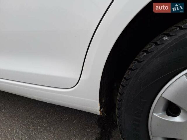 Белый Фольксваген Гольф, объемом двигателя 1.6 л и пробегом 292 тыс. км за 6800 $, фото 16 на Automoto.ua