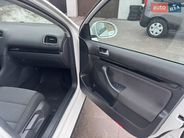 Белый Фольксваген Гольф, объемом двигателя 1.6 л и пробегом 180 тыс. км за 7700 $, фото 19 на Automoto.ua