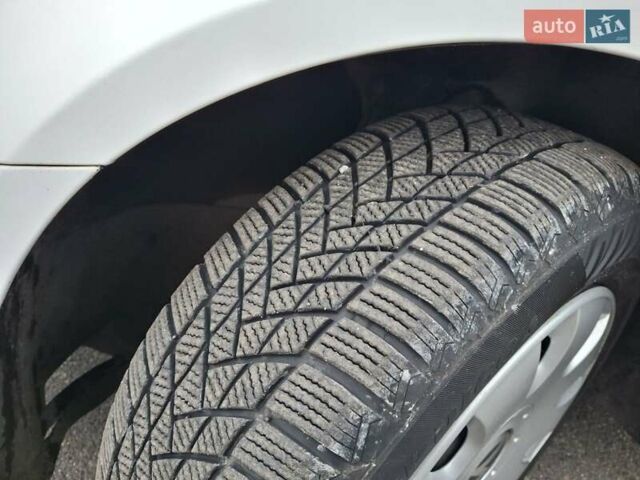 Белый Фольксваген Гольф, объемом двигателя 1.6 л и пробегом 292 тыс. км за 6800 $, фото 18 на Automoto.ua