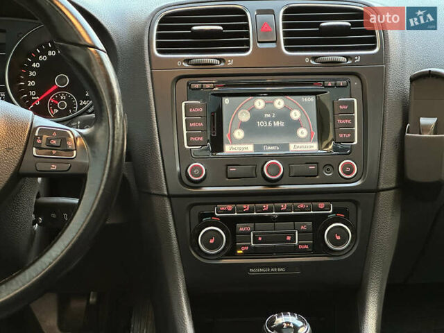 Білий Фольксваген Гольф, об'ємом двигуна 1.6 л та пробігом 241 тис. км за 7650 $, фото 24 на Automoto.ua