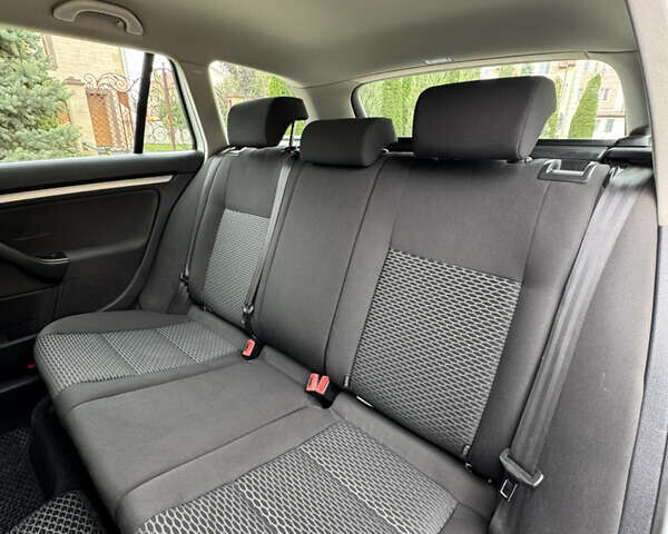 Белый Фольксваген Гольф, объемом двигателя 1.6 л и пробегом 246 тыс. км за 8100 $, фото 9 на Automoto.ua