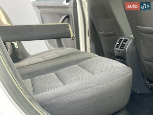 Білий Фольксваген Гольф, об'ємом двигуна 1.6 л та пробігом 235 тис. км за 9100 $, фото 38 на Automoto.ua